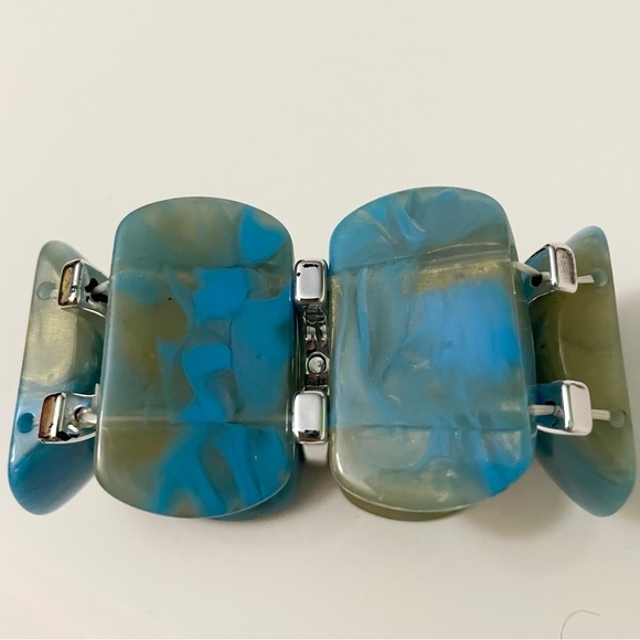 Vintage Blue Swirl Silver Tone Wide Lucite Stretch Bracelet - Picture 12 of 16